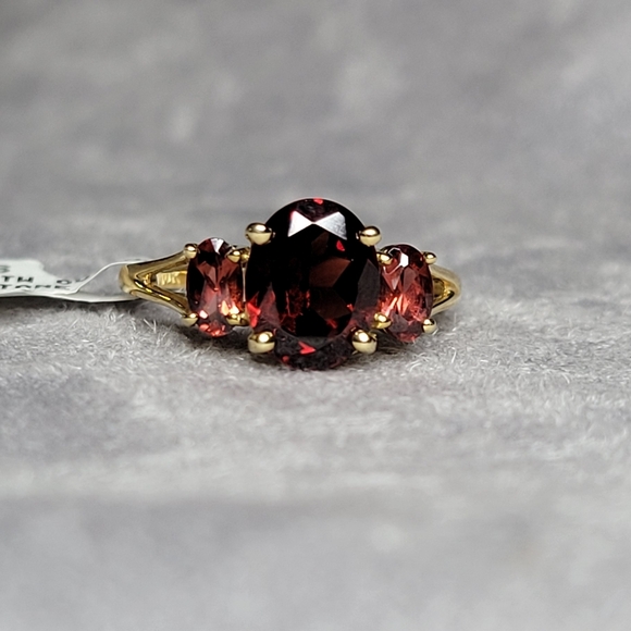 10K Yellow Gold 3 Stone Garnet Ring - Picture 7 of 10